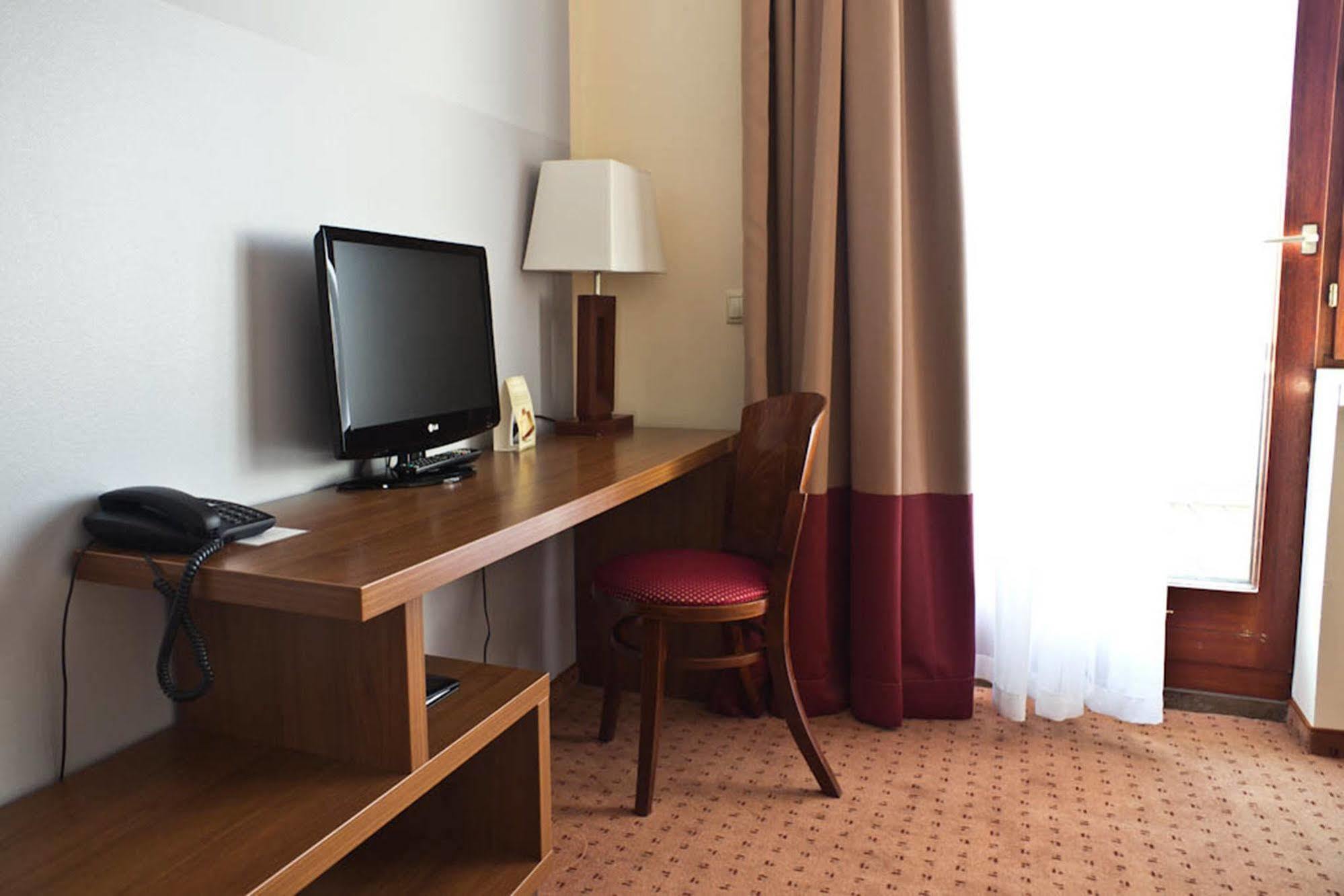 Ivbergs Hotel Messe Nord Берлин Экстерьер фото