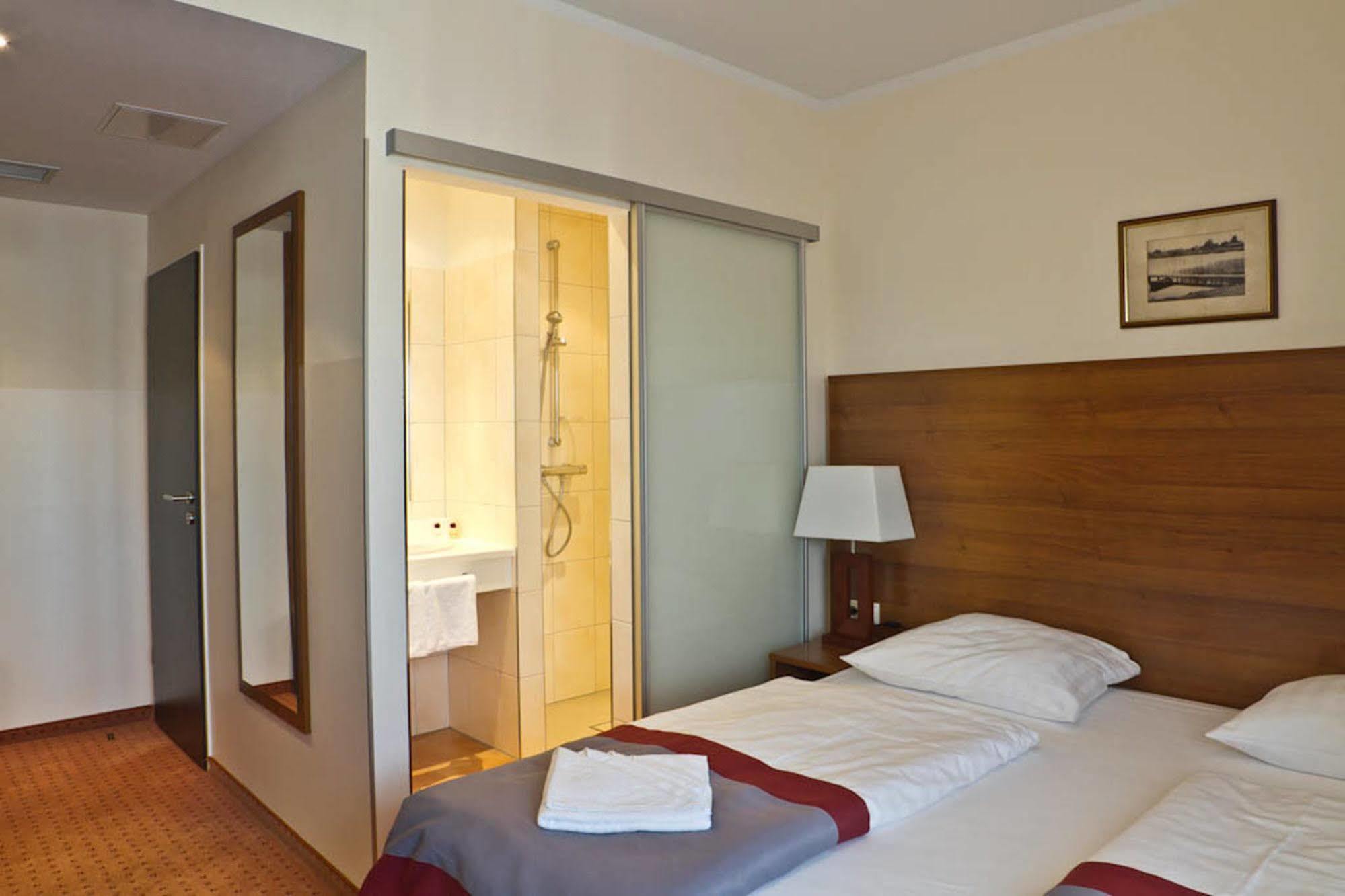 Ivbergs Hotel Messe Nord Берлин Экстерьер фото